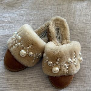 Alameda Turquesa Shearling Pearl Embellished Slide Slippers - Beige